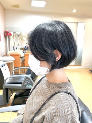 オーダー:刈り上げないでできるだけ短く水平ボブで
